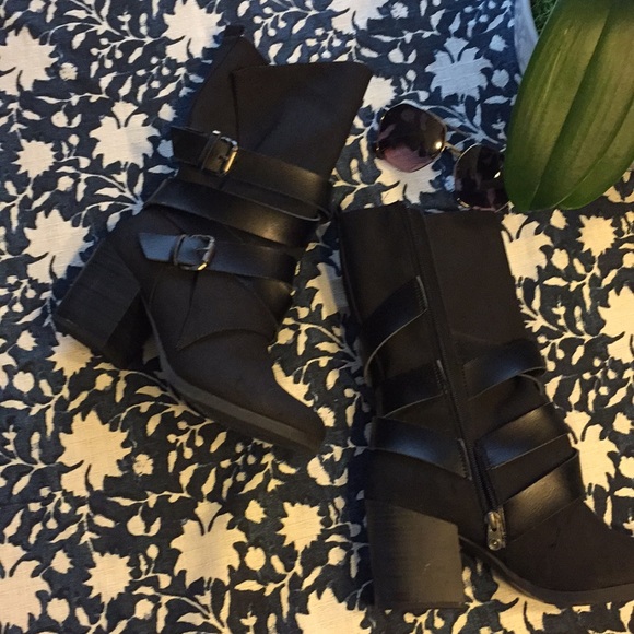 Blowfish Shoes - Blowfish 🐡 👢 3” heel moto boot